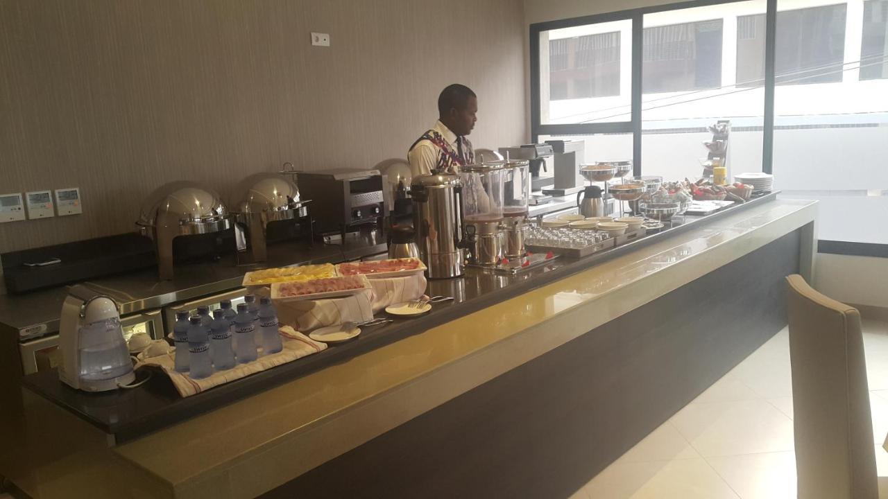 Hotel Selton 金沙萨 外观 照片